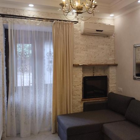 Room In Sololaki Tbilisi Exterior photo