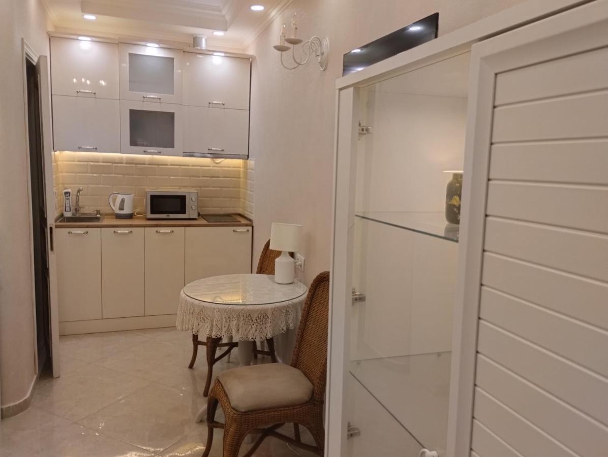 Room In Sololaki Tbilisi Exterior photo
